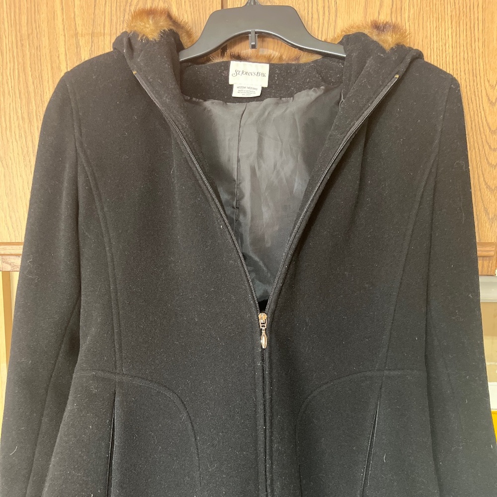 Woman’s short  wool hooded coat